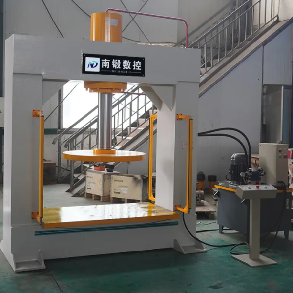 Máy ép thủy lực lốp đặc 100T/120T/150T/200 TẤN