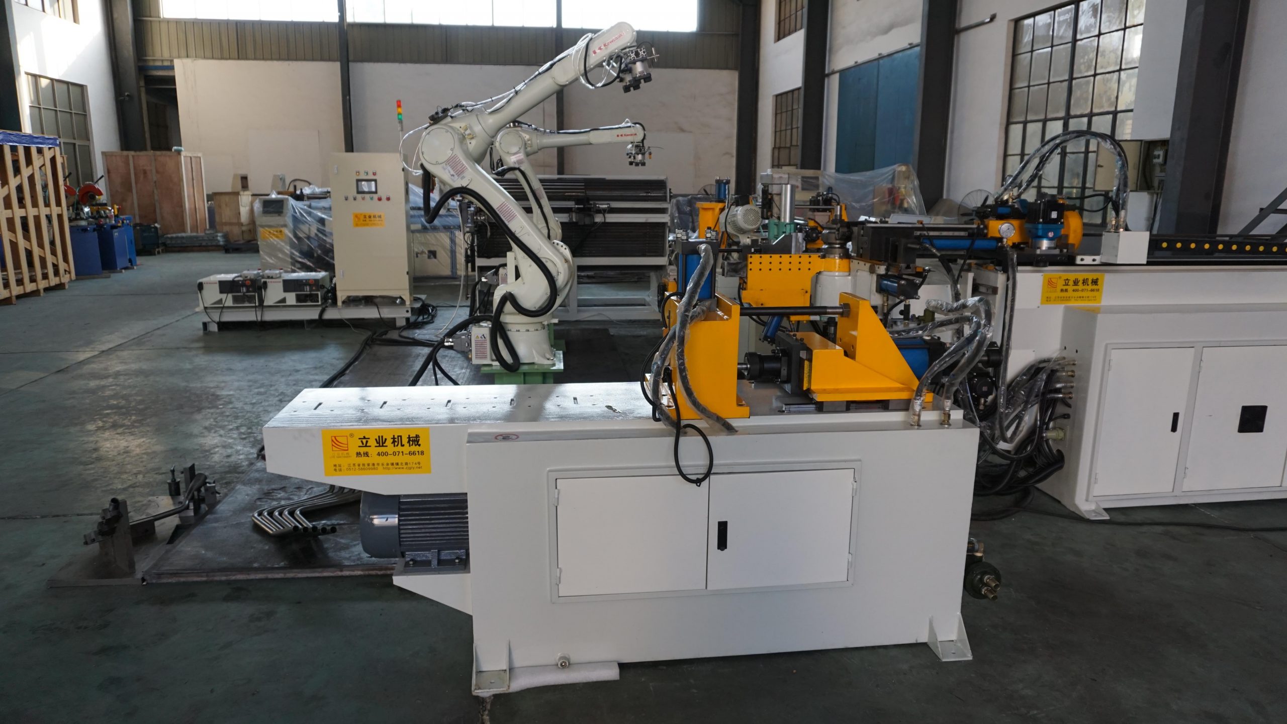 Dây chuyền gia công ống kim loại + Robot điều khiển (tùy chỉnh chức năng cắt, uốn, đột dập, tạo hình)