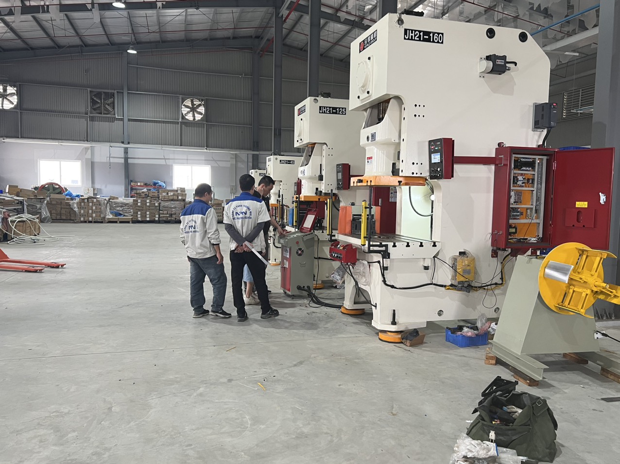 Máy xả cuộn phôi MT