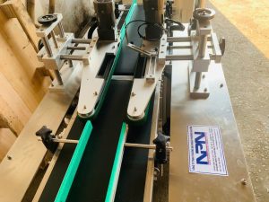 Máy dán nhãn mặt phẳng dưới tự động tốc độ cao