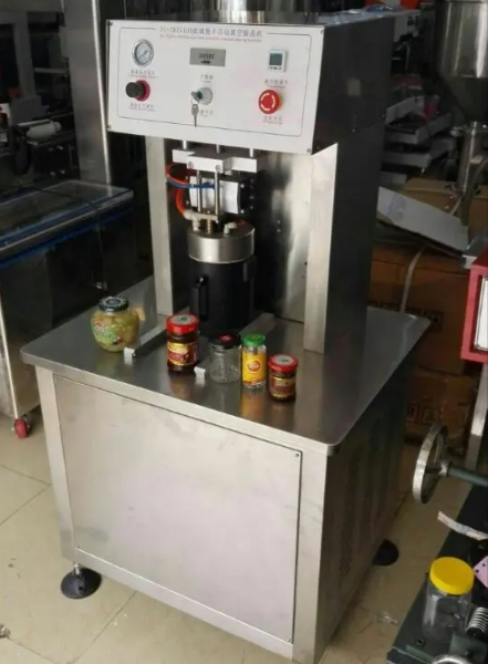 Máy siết nắp chân không chai , Lọ, hũ, .... (4 hộc chứa dạng xoay)