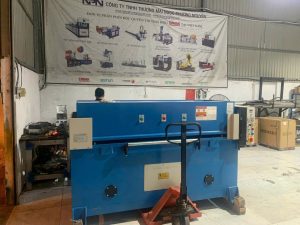 Máy dập thủy lực 4 trụ dập vật liệu mền