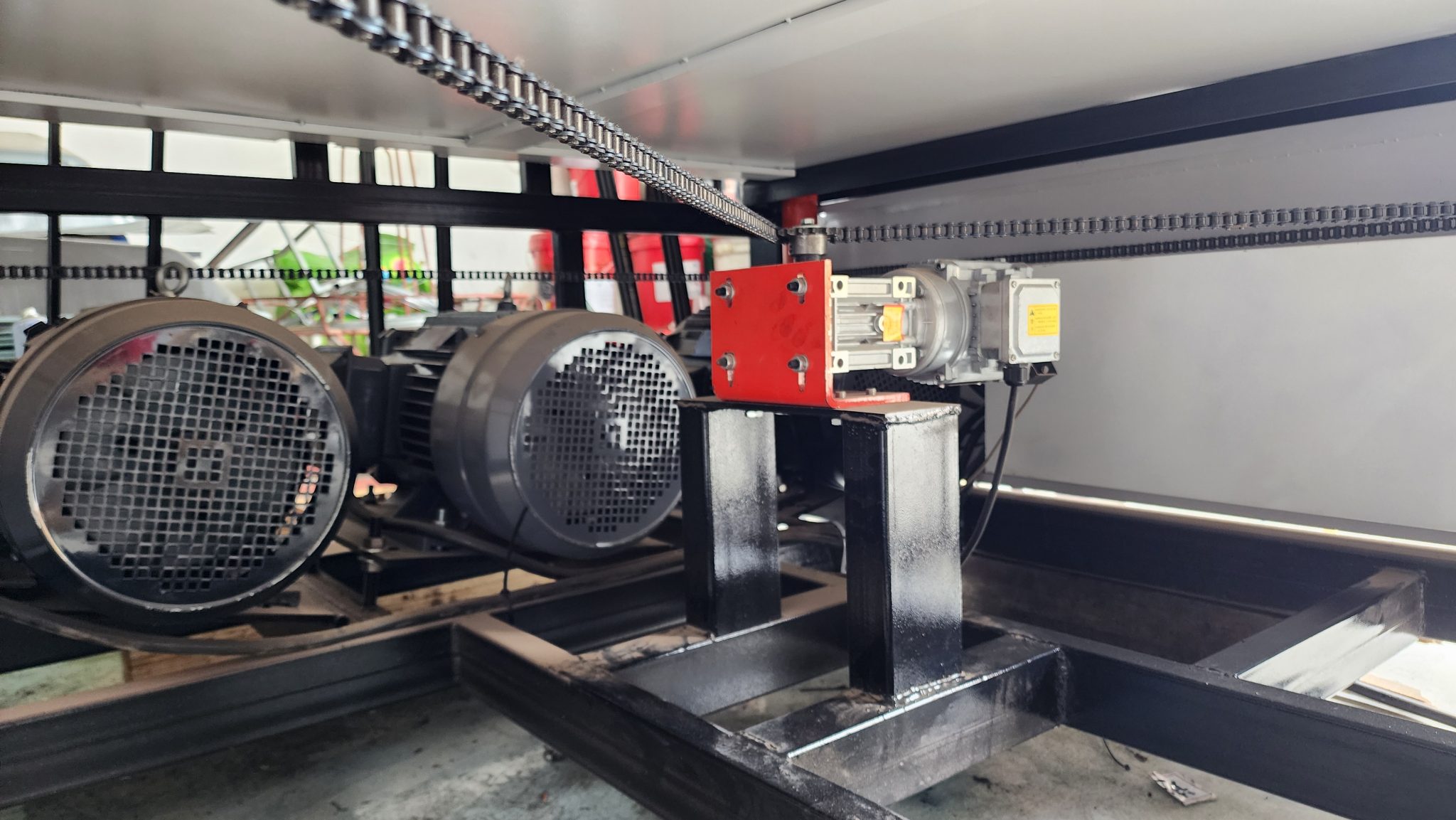 Máy mài bavia tấm 3 trạm 2 đai nhám 1 bánh nhám