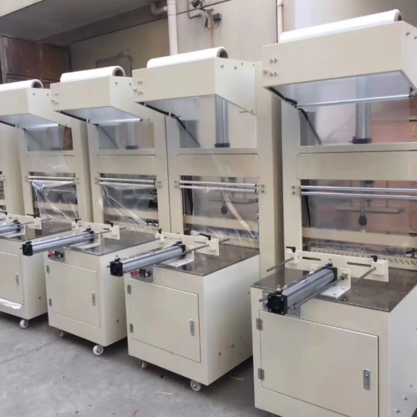 máy cắt màng co lốc chai tự động