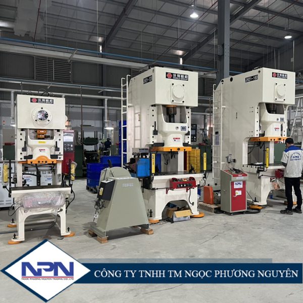 Máy nạp phôi NCF
