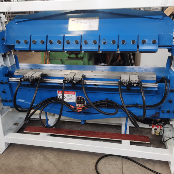 Máy gấp CNC