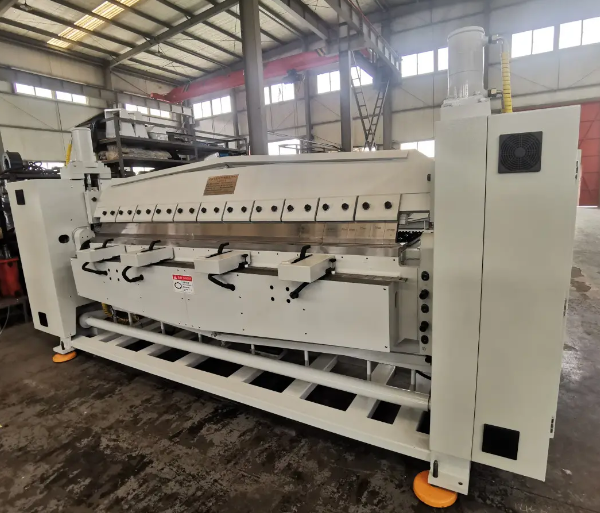 Máy gấp CNC TRUNG TÂM