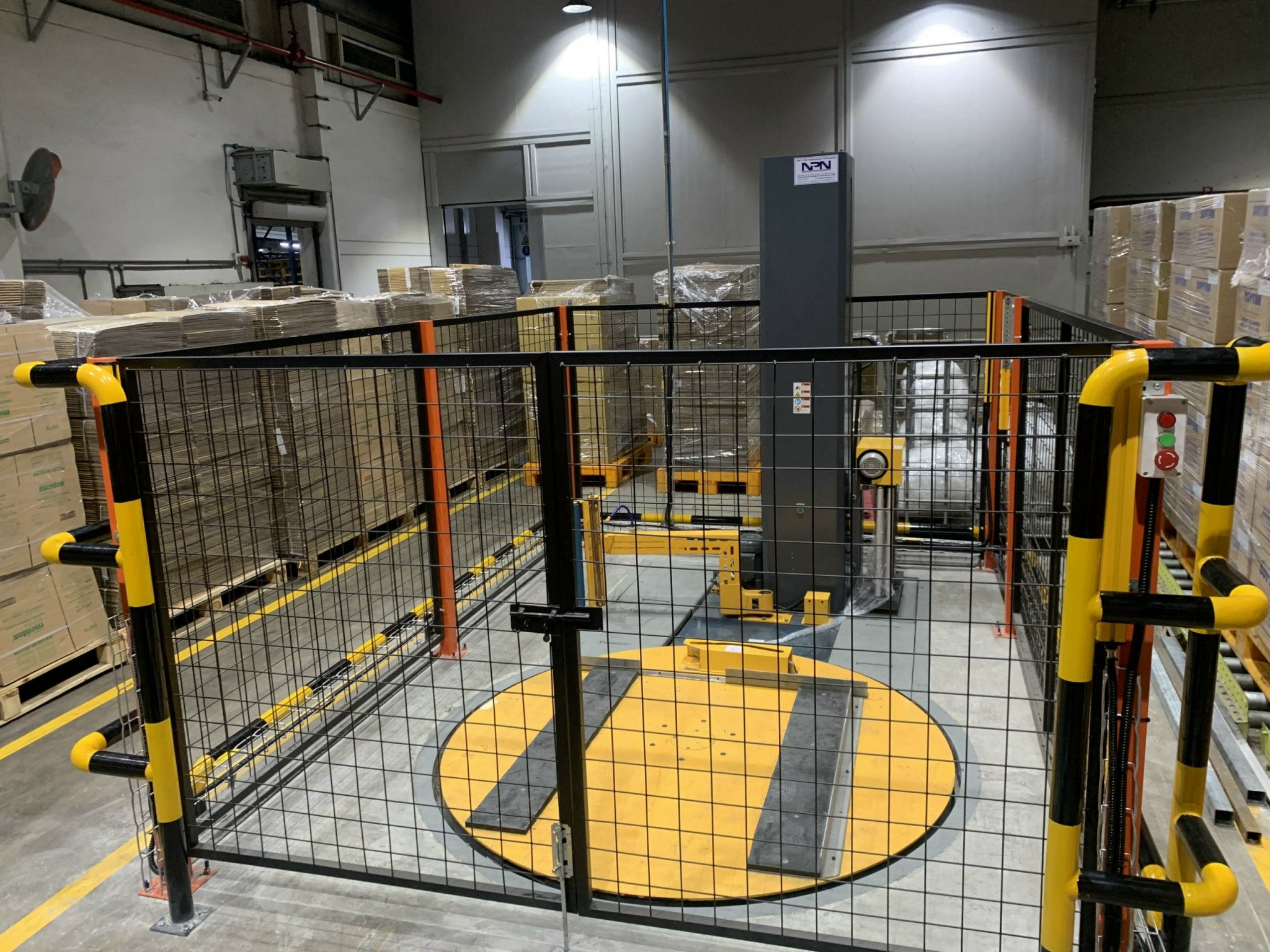 Máy quấn màng co pallet