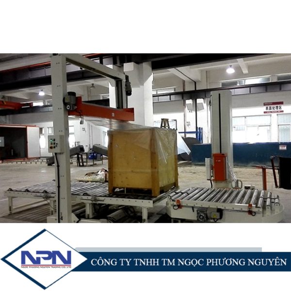 Dây chuyền quấn màng kết hợp phủ nóc pallet tự động